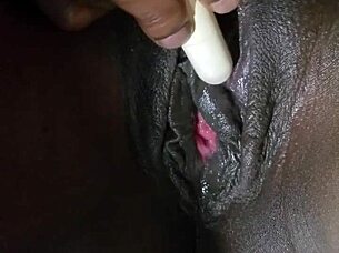 look at this pretty ebony pussy black beauty