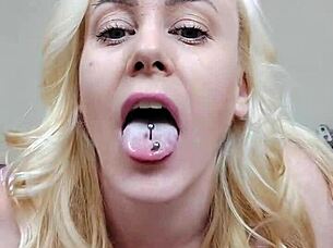 hot blonde twerking in sexy lingerie