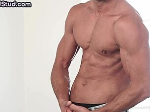 handsome masked stud sucked till cum by handsome bf 😏💦