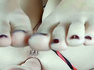 Webcam Girl 30 Shows Off Her Teen Body