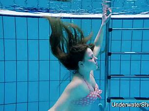 simonna's bubble butt is so wet and sexy in the shower