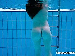 simonna's bubble butt is so wet and sexy in the shower