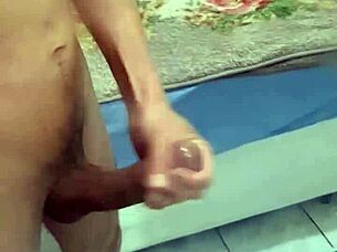 im soldadogoza jerkin off and cummin in the mirror