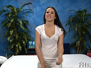 i saw this sexy 18 year old girl, so hot