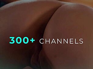 Horny Lana Rhoades Bounces Fat Booty on Sexy Client's Face During Massage!