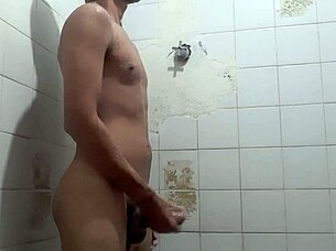 Novinho Exibindo A Bunda E Batendo Uma Punheta