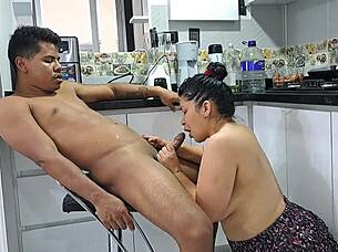 Stepmom's horny in the kitchen masturbating 😏 part 1