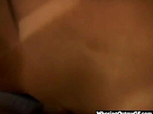 Vruća plavuša daje bliski pušiti i jebe jako na otvorenom!