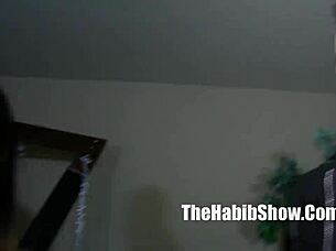 도미니칸 쓰리섬 갱뱅, 레오나 뱅크스와