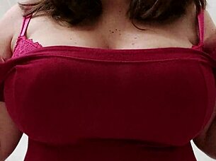 i love watchin laly prin playin with her boobies