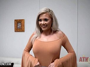 Hayden Hooper Shows Off Her Luscious Body In Solo Masturbation