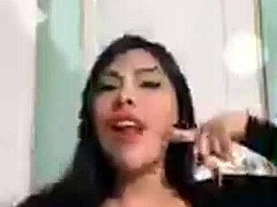 Melany Noa Premiando A Sus Seguidores