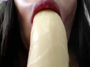 the colombian cam girl gives an amazing blowjob on webcam