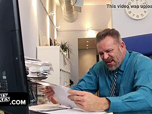 Bambi brooks rides her stepdads matured cock on top 😍