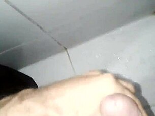 Solo Amateur's Intense Masturbation Cumshot