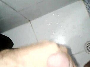 Solo Amateur's Intense Masturbation Cumshot
