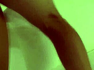 Amateur receives POV cumshot