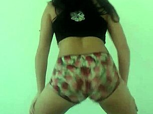 Brazilian Teen 18+ Dances Funk Seductively