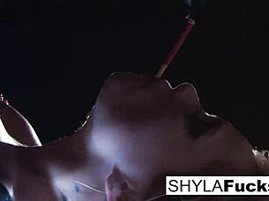 i love watchin shyla stylez smokin her fetish with big tits and ass