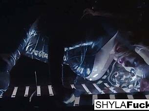 i love watchin shyla stylez smokin her fetish with big tits and ass
