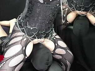 Amateur Pushes Open Cunt Into Face During Face Sitting