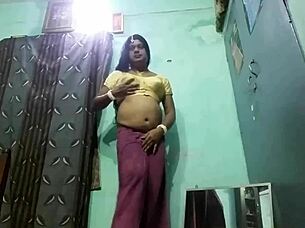 Indian shemale Kanchan Sahoo removing her saree, what next?