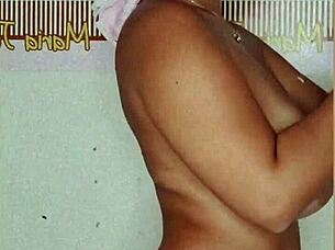 Morena Peituda Se Exibe Na Ducha Completo!