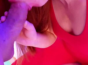 GOZANDO NA BOCA DA RUIVINHA DURANTE UM BOQUETE DELICIOSO