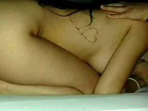 minha vizinha gostosa, eu tava de olho nela fazia tempo, até que ontem na madrugada ela bateu na minha porta cheia de desejo