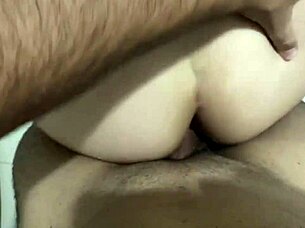 tomando uma cerveja, a gostosa pediu algo na cozinha 😏