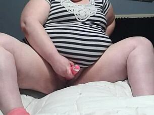 Chubby bbw wife masturbates with toys.