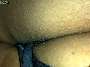 La morena enjoys a casual chat about her daily adventures