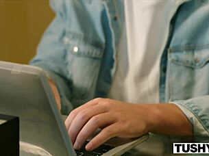 She couldn't resist that big dick in her ass