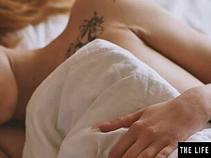 Horny Babe Fucks Pussy And Ass With Ice Dildo?