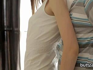 i'm watchin' this tight teen gettin' her anal stretched