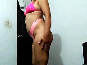 latina blonde gets very hot in homemade amateur scenes with sexy vibes