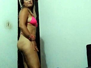 latina blonde gets very hot in homemade amateur scenes with sexy vibes