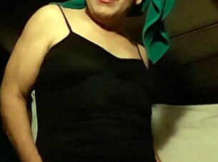 Rossa Travesti Sings Sexy Songs While Stripping