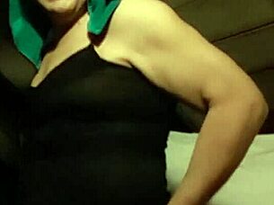 Rossa Travesti Sings Sexy Songs While Stripping