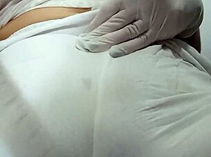 Castigo con pantalón blanco spanking pussy