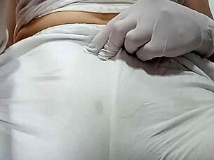 Castigo con pantalón blanco spanking pussy