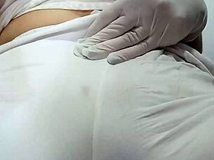 Castigo con pantalón blanco spanking pussy