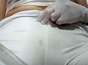 Castigo con pantalón blanco spanking pussy