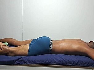 Relajante massage for sexy guy turns me on, seeing him semidesnudo part 2