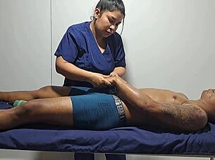 Relajante massage for sexy guy turns me on, seeing him semidesnudo part 2