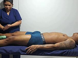 Relajante massage for sexy guy turns me on, seeing him semidesnudo part 2