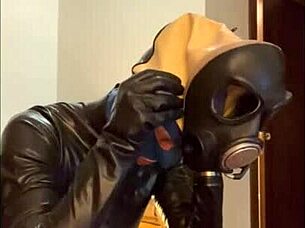 Guide till att bära tight gasmask för fetischentusiaster