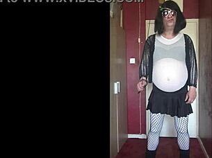 Bisexual crossdresser in homemade video eagerly waiting to be filled with piss