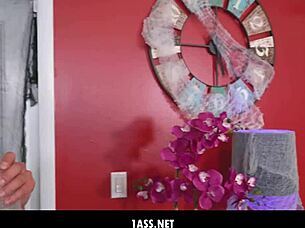 Bubble butt influencer fucks big cocked dj 😈