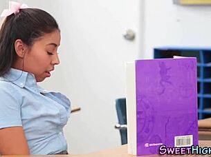 Teen coed gets cumshot